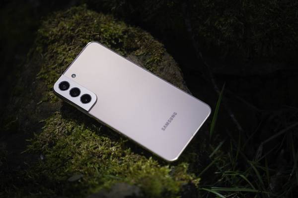 S22+ smartphone reviews 